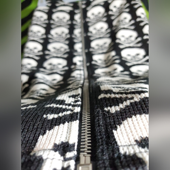 Jawbreaker knitted skull skirt - Picture 5 of 10